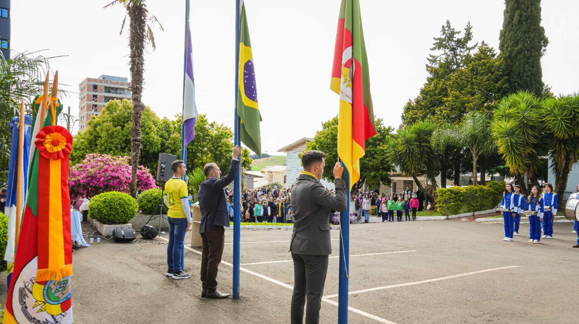 IBIAÇÁ CELEBRA A INDEPENDÊNCIA DO BRASIL COM DESFILE CÍVICO