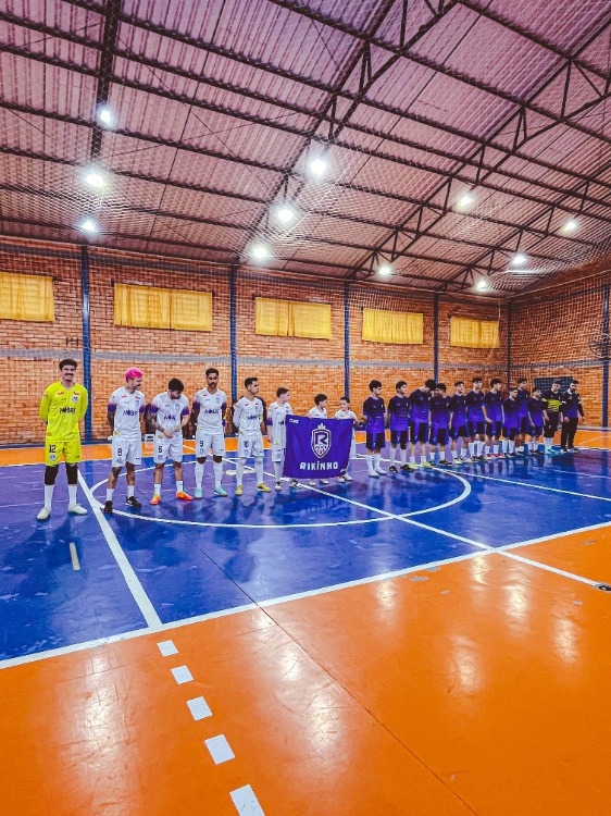 Ginásio Municipal recebe partida especial entre jovens atletas e influenciadores do futebol