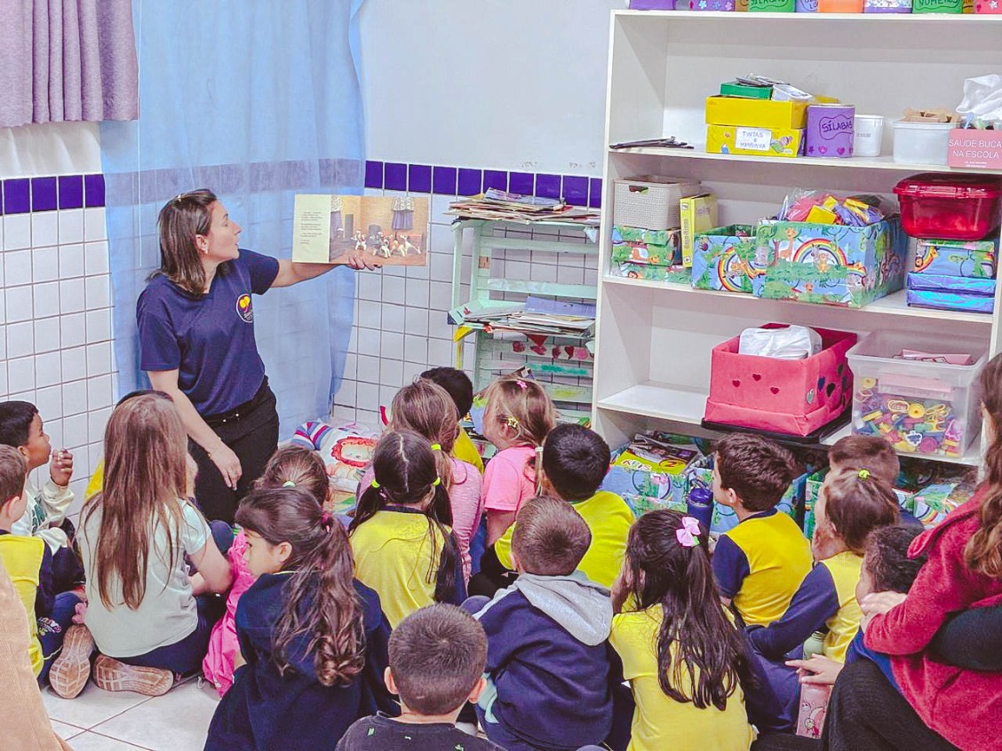 ALUNOS DO PRÉ 2 DA EMEI CASULO VISITAM TURMAS DE 1º ANO DA ESCOLA RICARDO DURIGON